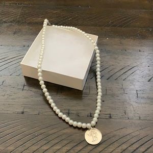 Pearl necklace with B on it